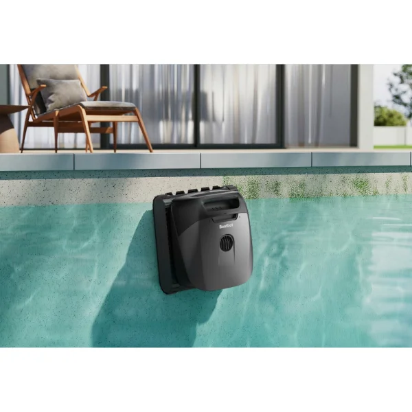 Beatbot Sora1 Roboter reinigt die Poolwand